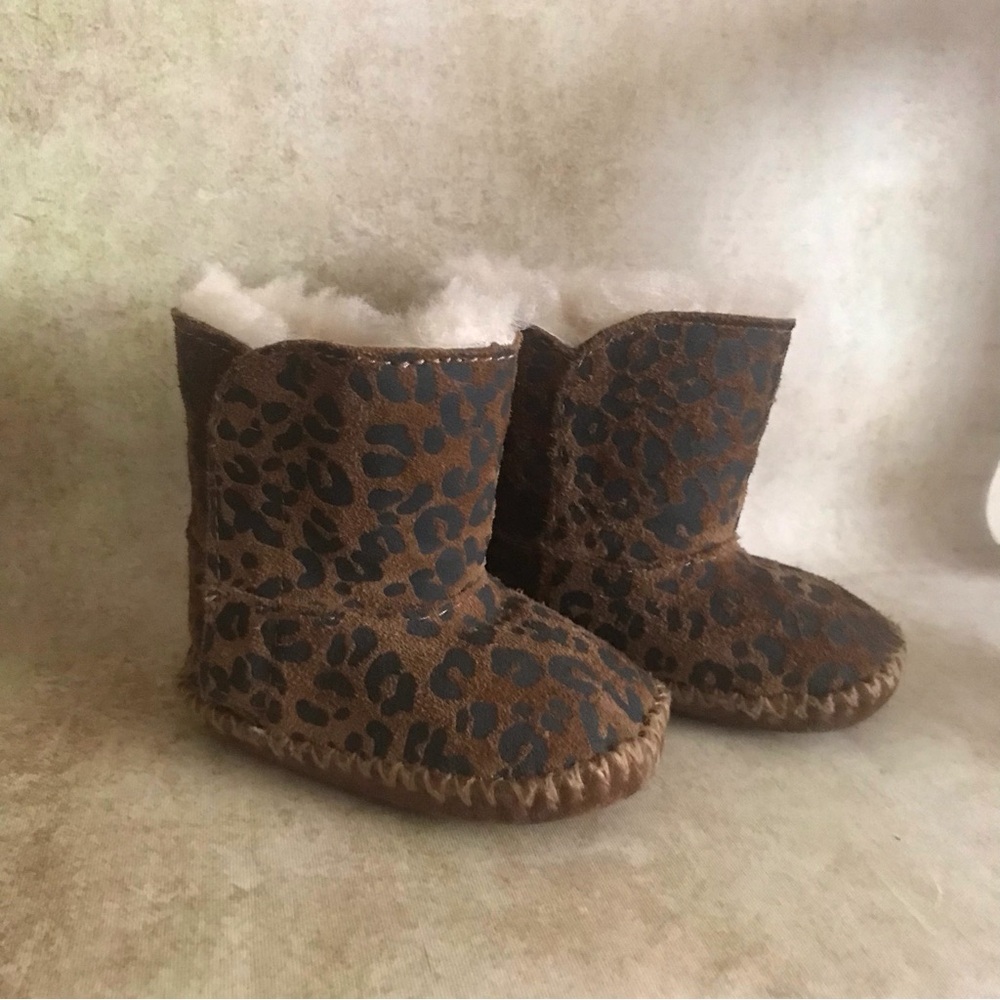 UGG Cassie Leopard Baby Booties - Picture 2 of 11